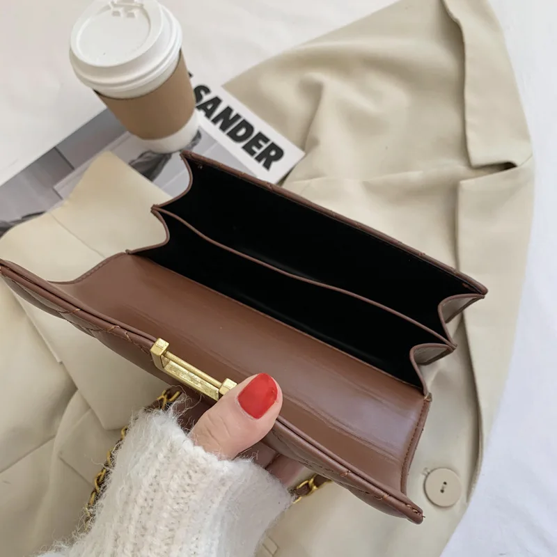 Niche Design Handbag New Korean Fashion Chain Square Bag Ins Wild Shoulder Messenger Bag Underarm Bag Dual-use Bag Width: 20.5cm 
Niche Design Handbag New Korean Fashion Chain Square Bag Ins Wild Shoulder Messenger Bag Underarm Bag Dual-use Bag Width: 20.5cm