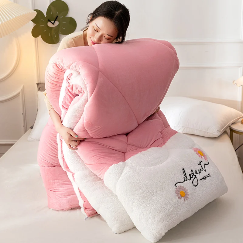 Double face comfortable warm quilt winter thickened blanket lamb cashmere space quilt core spring autumn home comforter 
Double face comfortable warm quilt winter thickened blanket lamb cashmere space quilt core spring autumn home comforter