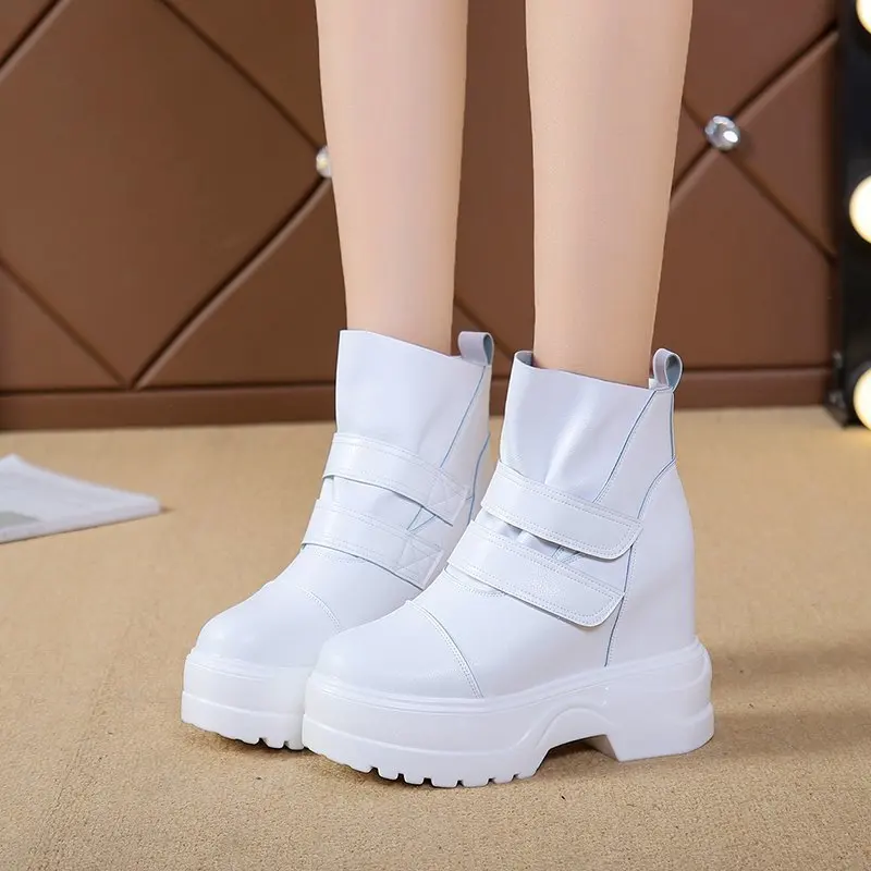 Woman Hook Loop Punk Boots Winter High Top Platform Sneakers Women Leather Ankle Boots Comfortable Thick Sole Motorcycle Boots
Woman Hook Loop Punk Boots Winter High Top Platform Sneakers Women Leather Ankle Boots Comfortable Thick Sole Motorcycle Boots