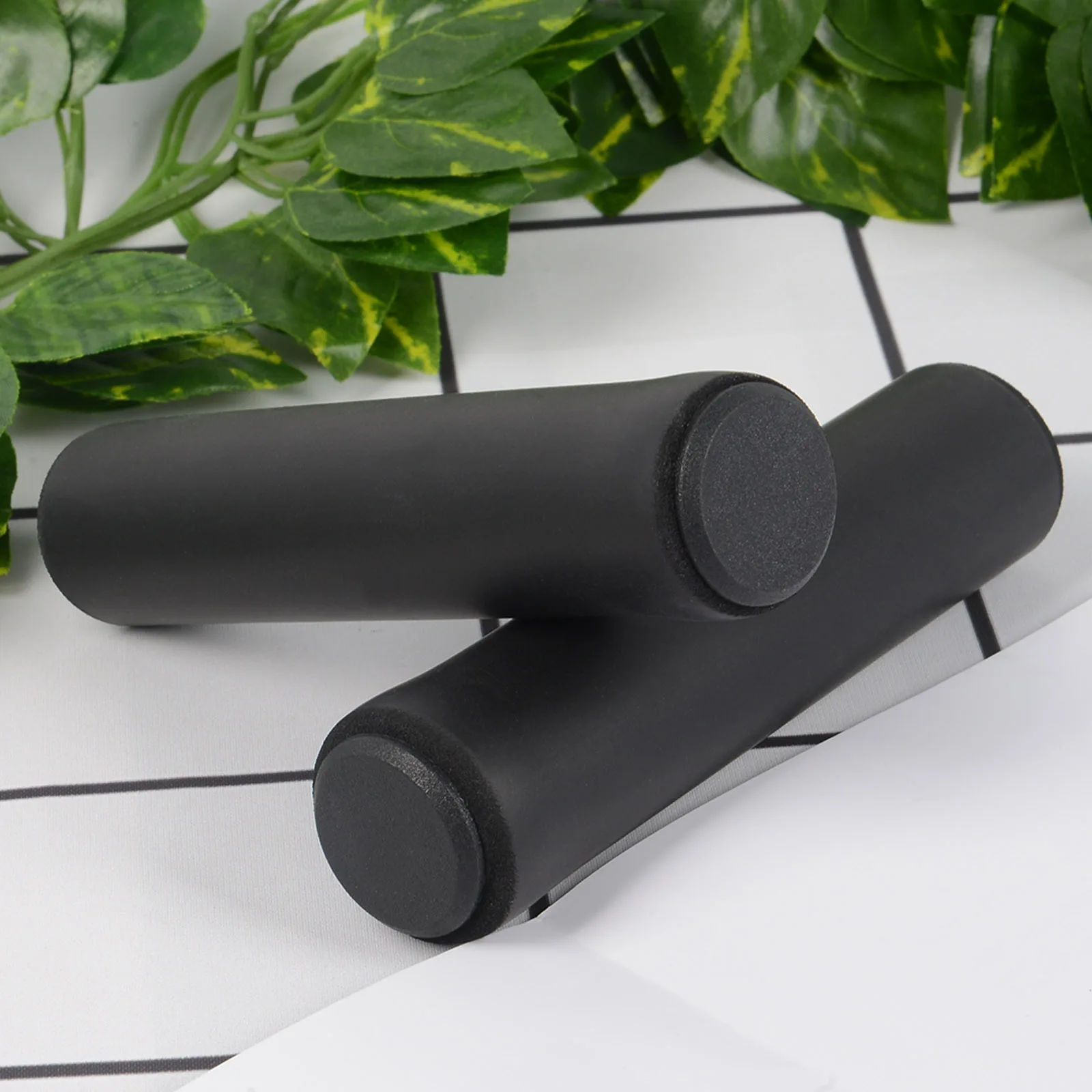 1Pair Silicone Cycling Bicycle Grips Outdoor MTB Mountain Bike Handlebar Grips Cover Anti-slip Strong Support Grips Bike Part
1Pair Silicone Cycling Bicycle Grips Outdoor MTB Mountain Bike Handlebar Grips Cover Anti-slip Strong Support Grips Bike Part