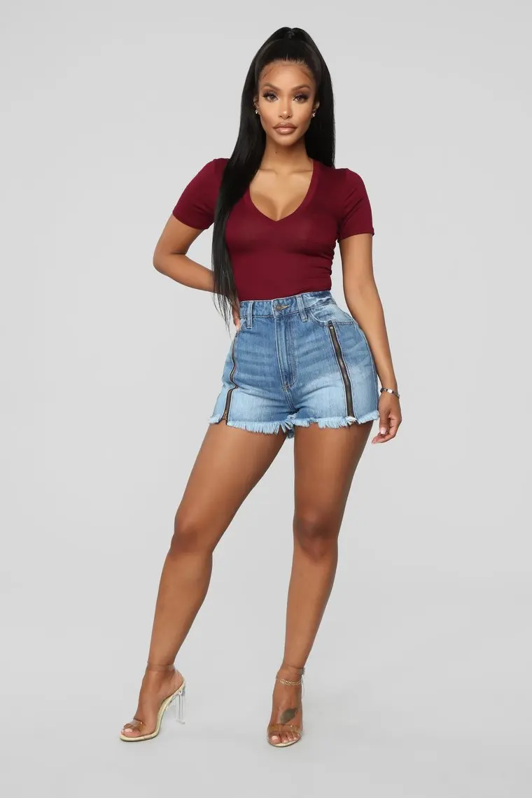 European summer sexy solid color night club jeans hot pants fashion slim button zipper women's super shorts
European summer sexy solid color night club jeans hot pants fashion slim button zipper women's super shorts