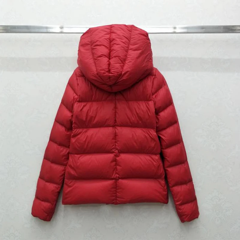 New Winter 90% Ultralight White Duck Down Jacket for Women Short Coat Parkas with Warm Hood Female Snow Clothing 
New Winter 90% Ultralight White Duck Down Jacket for Women Short Coat Parkas with Warm Hood Female Snow Clothing