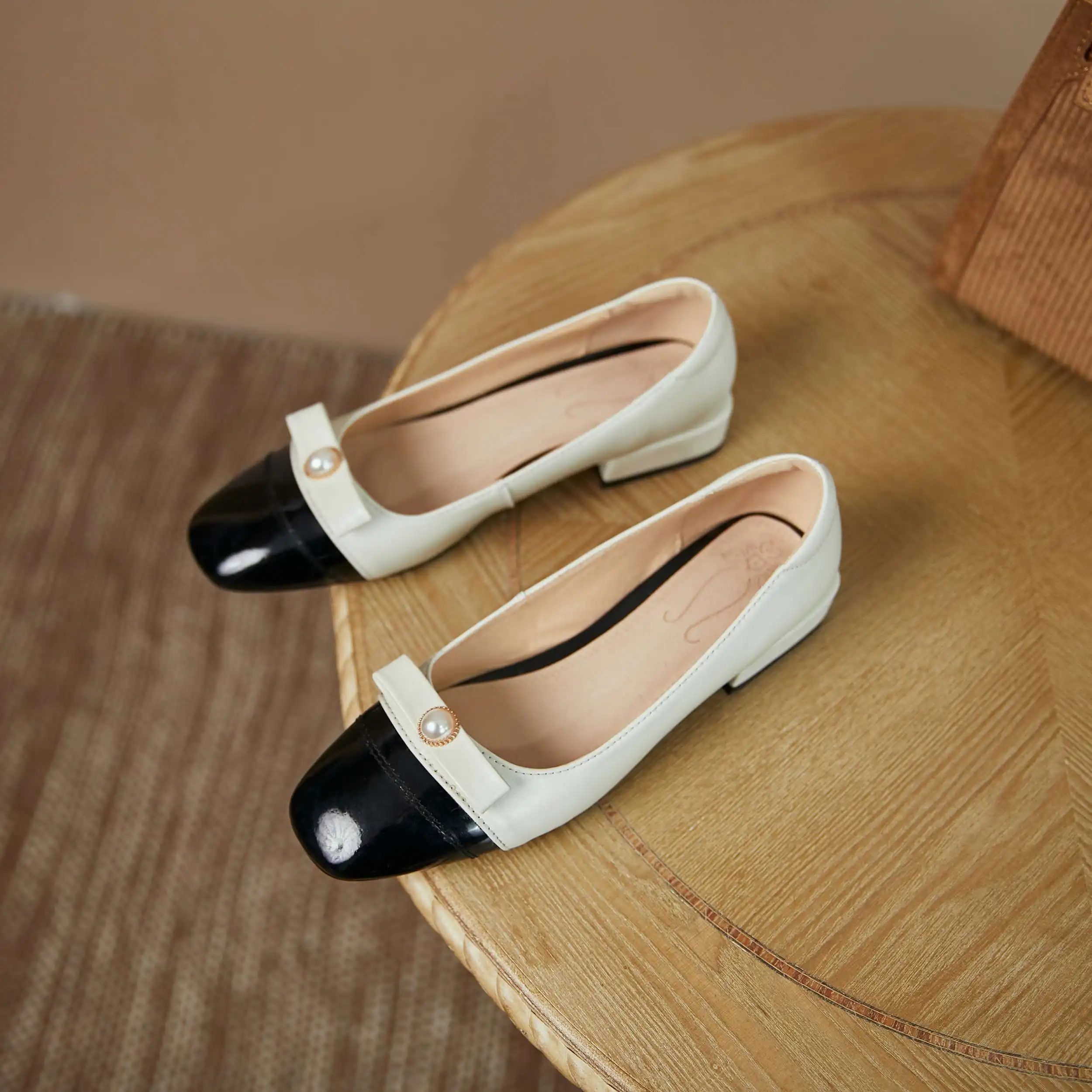 Krazing Pot large size genuine leather round toe med heel pearl decoration Korean street pretty girls dating women pumps L8f1
Krazing Pot large size genuine leather round toe med heel pearl decoration Korean street pretty girls dating women pumps L8f1