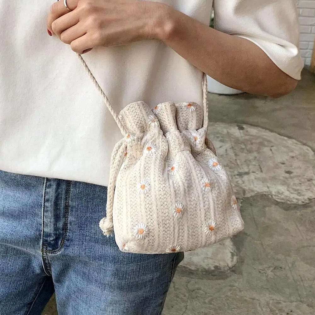 Fashion Handmade Rattan Woven Straw Bag Summer Women Messenger Crossbody Bags Girls Small Beach Handbag 2020
Fashion Handmade Rattan Woven Straw Bag Summer Women Messenger Crossbody Bags Girls Small Beach Handbag 2020