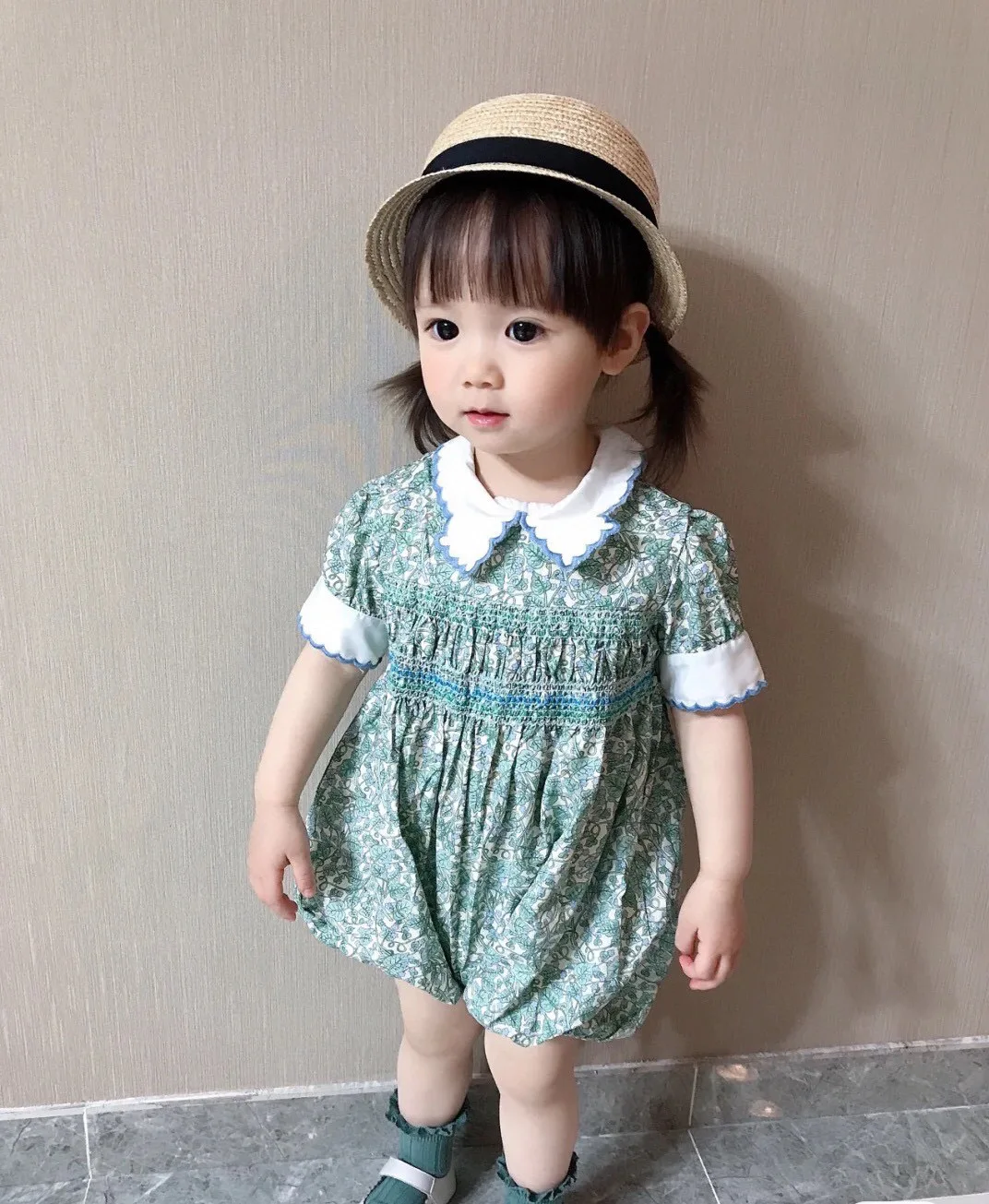 2021 Kids romper smocking green floral pattern summer cotton embroidered kids jumpsuits
2021 Kids romper smocking green floral pattern summer cotton embroidered kids jumpsuits