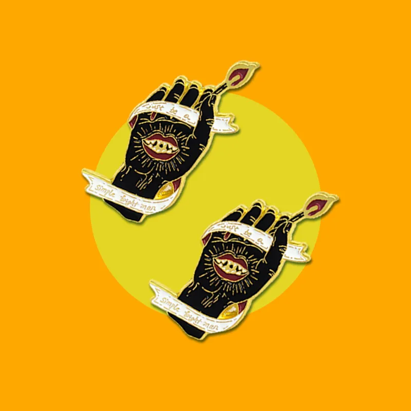 Retro Creative Light Up The Darkness Of A Match Design Alloy Enamel Brooch Exaggerated And Funny Hand-shaped Badge Pin Jewelry
Retro Creative Light Up The Darkness Of A Match Design Alloy Enamel Brooch Exaggerated And Funny Hand-shaped Badge Pin Jewelry