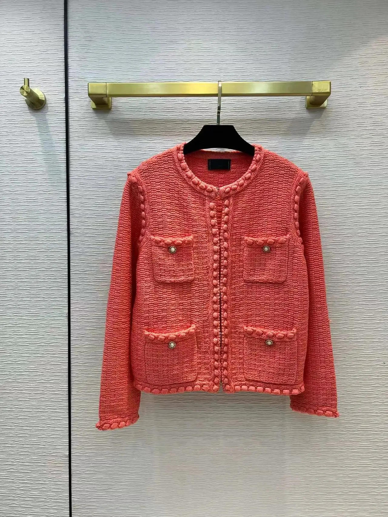 Fyion High Quality Runway Design Sweater Cardigan Women 2022 Spring Knitted Solid Pearl Buttons Femme Sweater
Fyion High Quality Runway Design Sweater Cardigan Women 2022 Spring Knitted Solid Pearl Buttons Femme Sweater