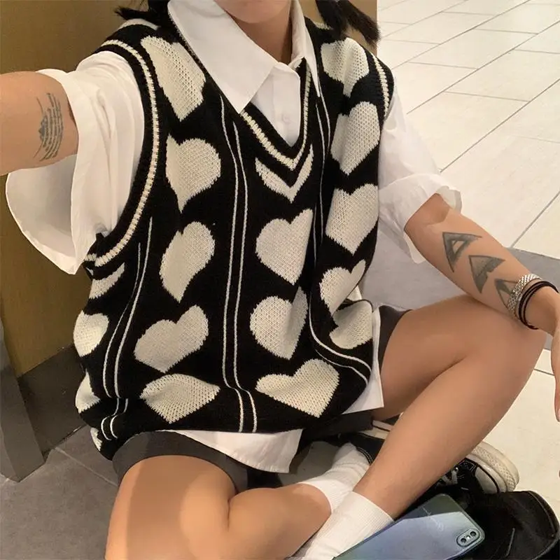Korean Vintage Sweater Loose V-neck Knit Pullover Vest Y2k Oversized Tank Top Love Print Sweaters Fall Cardigan Drop shipping
Korean Vintage Sweater Loose V-neck Knit Pullover Vest Y2k Oversized Tank Top Love Print Sweaters Fall Cardigan Drop shipping