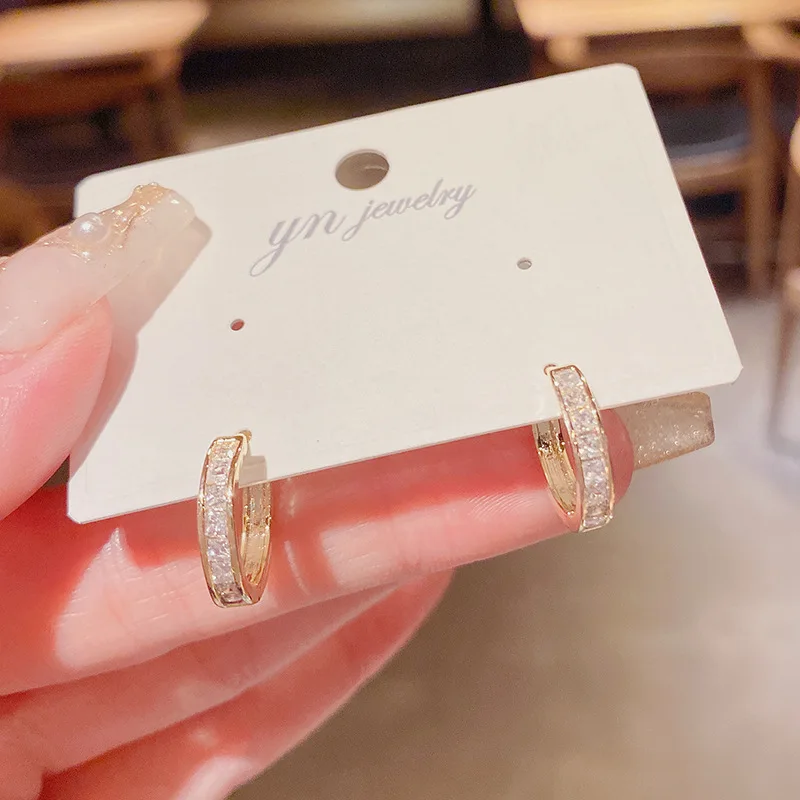 Ins Hot Sale Luxury 14K Real Gold Simple Ring Zircon Exquisite and Compact Stud Earrings for Women Cubic Zircon ZC Earrings
Ins Hot Sale Luxury 14K Real Gold Simple Ring Zircon Exquisite and Compact Stud Earrings for Women Cubic Zircon ZC Earrings