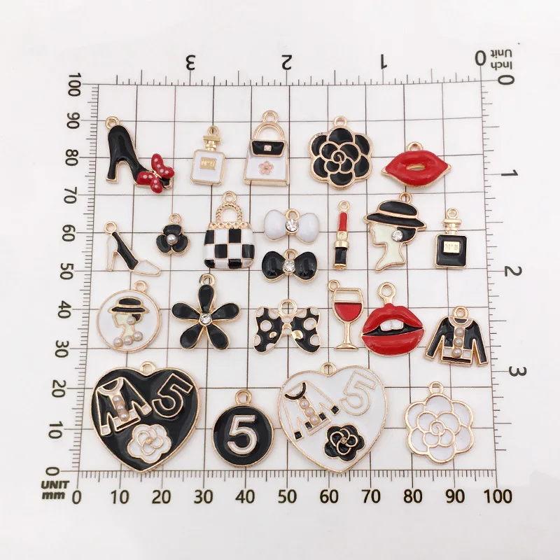 23Pcs/Lot Rhinestone Alloy pendant lipstick powder pan earrings necklace pendant Drop Oil Button For Diy Jewelry Accessories
23Pcs/Lot Rhinestone Alloy pendant lipstick powder pan earrings necklace pendant Drop Oil Button For Diy Jewelry Accessories