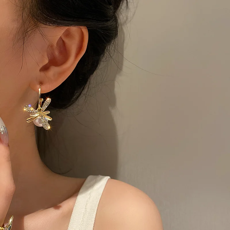 2021 South Korea New Fashion Flower Pearl Earrings Temperament Simple Versatile Earrings Women's Jewelry
2021 South Korea New Fashion Flower Pearl Earrings Temperament Simple Versatile Earrings Women's Jewelry