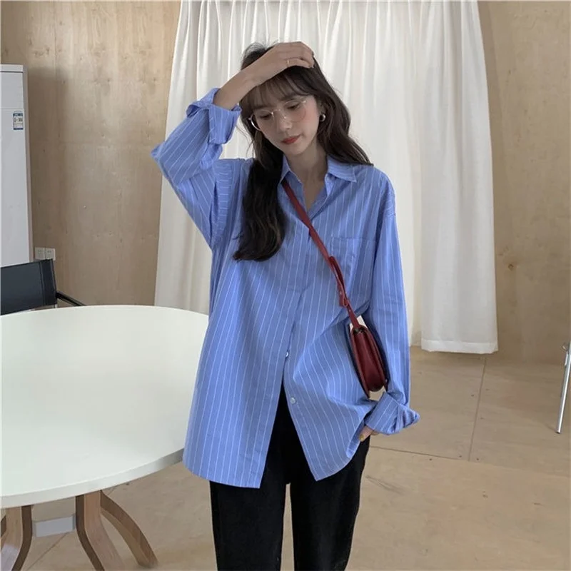 Vintage Korean Style Shirts for Women Fashion 2021 Spring Stripe Button Up Shirt Long Sleeve Loose Casual Blouses 
Vintage Korean Style Shirts for Women Fashion 2021 Spring Stripe Button Up Shirt Long Sleeve Loose Casual Blouses