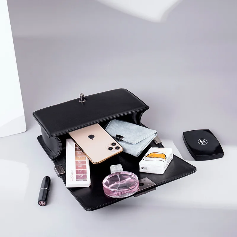 Leather handbag 2021 new rhombic chain bag small breeze cowhide fashion Joker Messenger bag ladies shoulder bag
Leather handbag 2021 new rhombic chain bag small breeze cowhide fashion Joker Messenger bag ladies shoulder bag