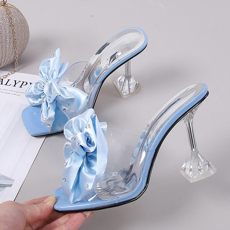 2023 New Fashion Crystal Bow High Heels Slippers Shoes Woman Sexy PVC Transparent Sandals Women Slides Open Toe Pumps Blue Black 
2023 New Fashion Crystal Bow High Heels Slippers Shoes Woman Sexy PVC Transparent Sandals Women Slides Open Toe Pumps Blue Black