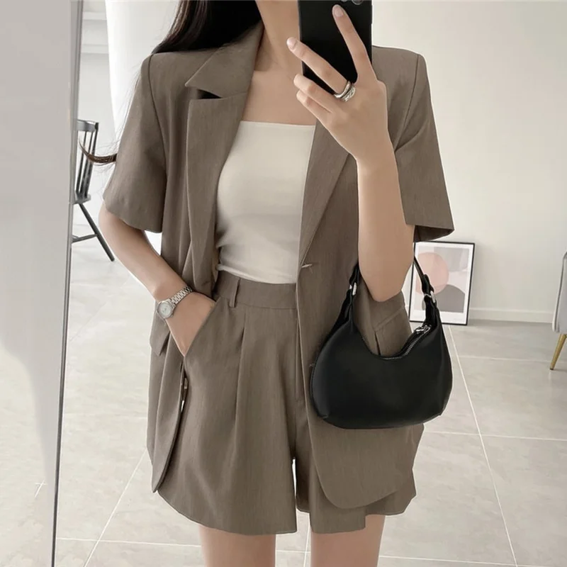 French Lapel Loose Two Short-sleeved Suit Jacket High-waist Straight Wide-leg Trousers Shorts
French Lapel Loose Two Short-sleeved Suit Jacket High-waist Straight Wide-leg Trousers Shorts