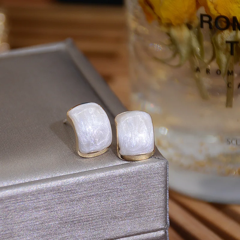 YDL Romantic Minimalist Geometry Earring for Women Trendy Flash Pearl Earrings Delicate Temperament Wedding Jewelry Wholesale
YDL Romantic Minimalist Geometry Earring for Women Trendy Flash Pearl Earrings Delicate Temperament Wedding Jewelry Wholesale