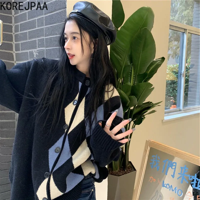 Korejpaa Argyle Color Matching Cardigans Women Autumn 2021 New Korean Fashion O-neck Long Sleeve Sweater Top Single Breasted
Korejpaa Argyle Color Matching Cardigans Women Autumn 2021 New Korean Fashion O-neck Long Sleeve Sweater Top Single Breasted