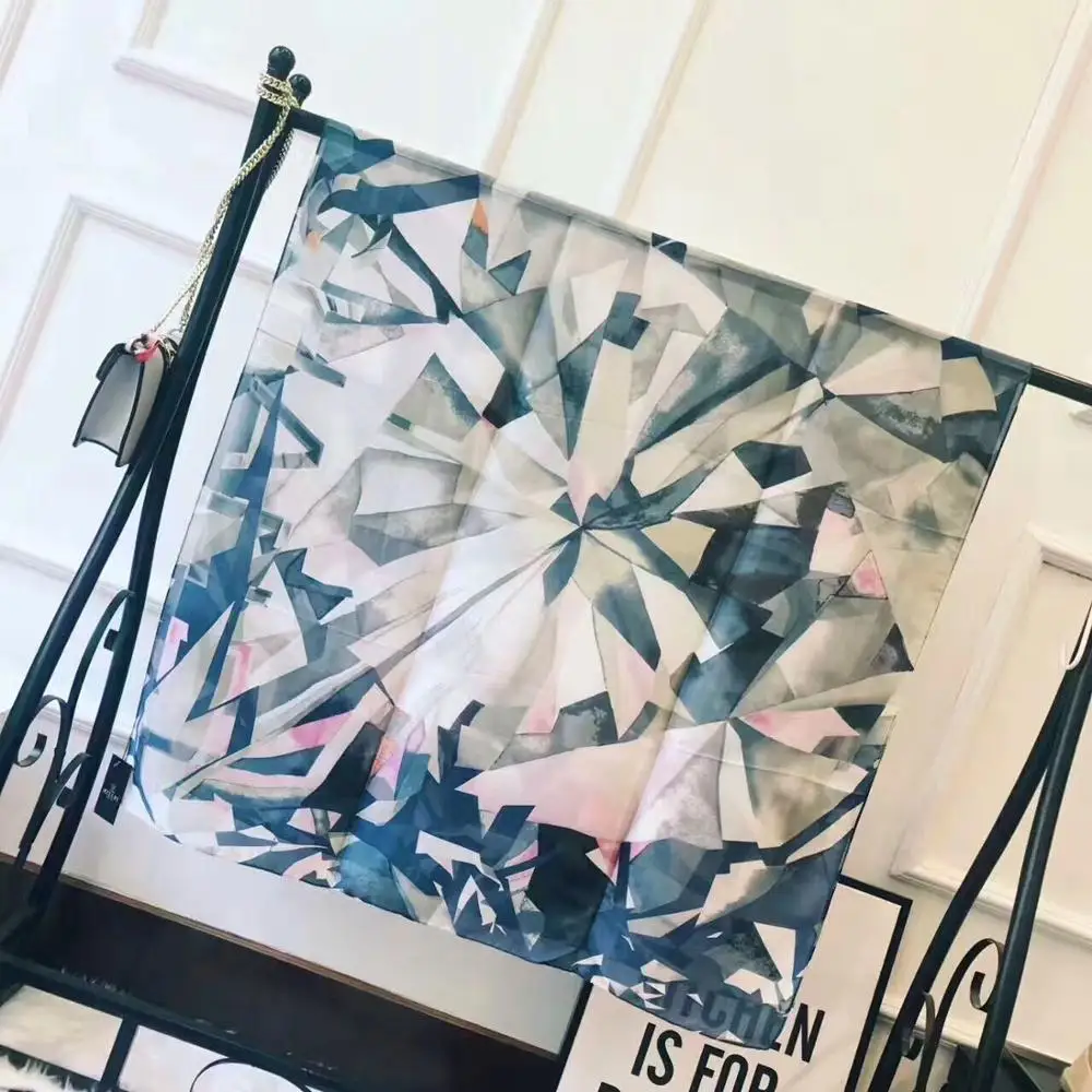 Chinese Classic Silk Autumn and winter Popular Headscarf Lady Fashion Print silk scarf Women Sunscreen Beach quality Shawl
Chinese Classic Silk Autumn and winter Popular Headscarf Lady Fashion Print silk scarf Women Sunscreen Beach quality Shawl