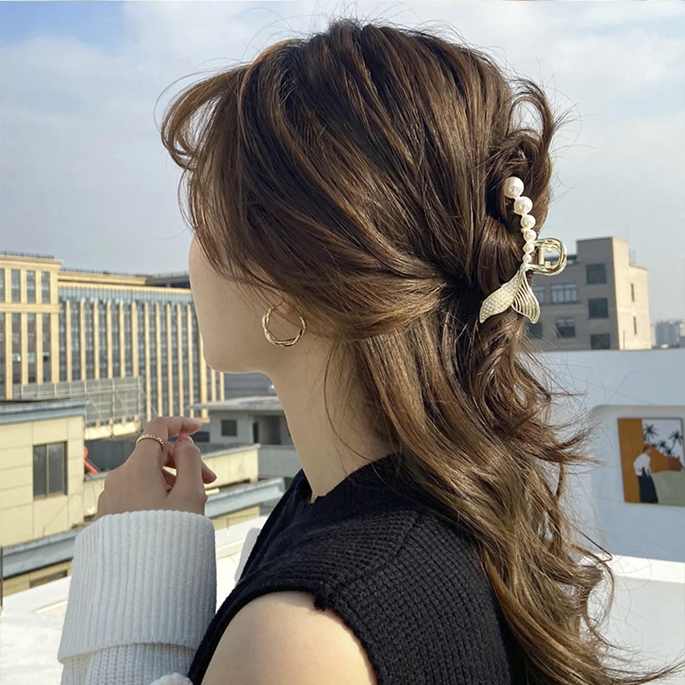 Fish Tail Shape Hair Claw Fashion Temperament Female Pearl Barrette Girls Metal Hairpin Crab Claw Clip Hair Accessory For Women
Fish Tail Shape Hair Claw Fashion Temperament Female Pearl Barrette Girls Metal Hairpin Crab Claw Clip Hair Accessory For Women