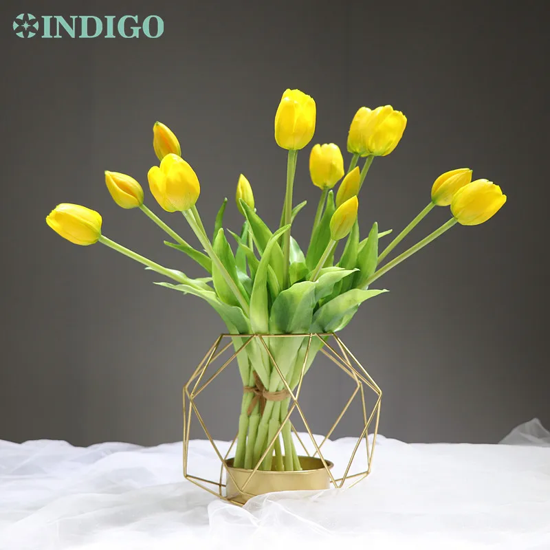 Индиго- (3 пряди + 1 ваза) букет настоящий на ощупь силиконовый тюльпан высококачественный Тюльпан для дома искусственный цветок для свадьбы ...
Индиго- (3 пряди + 1 ваза) букет настоящий на ощупь силиконовый тюльпан высококачественный Тюльпан для дома искусственный цветок для свадьбы ...