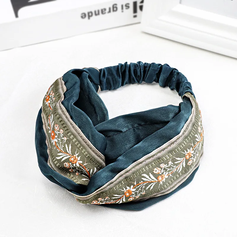 New Color Ethnic Embroidery Hairband European and American Retro Wide-brim Printing Hairpin Hair Accessories 
New Color Ethnic Embroidery Hairband European and American Retro Wide-brim Printing Hairpin Hair Accessories