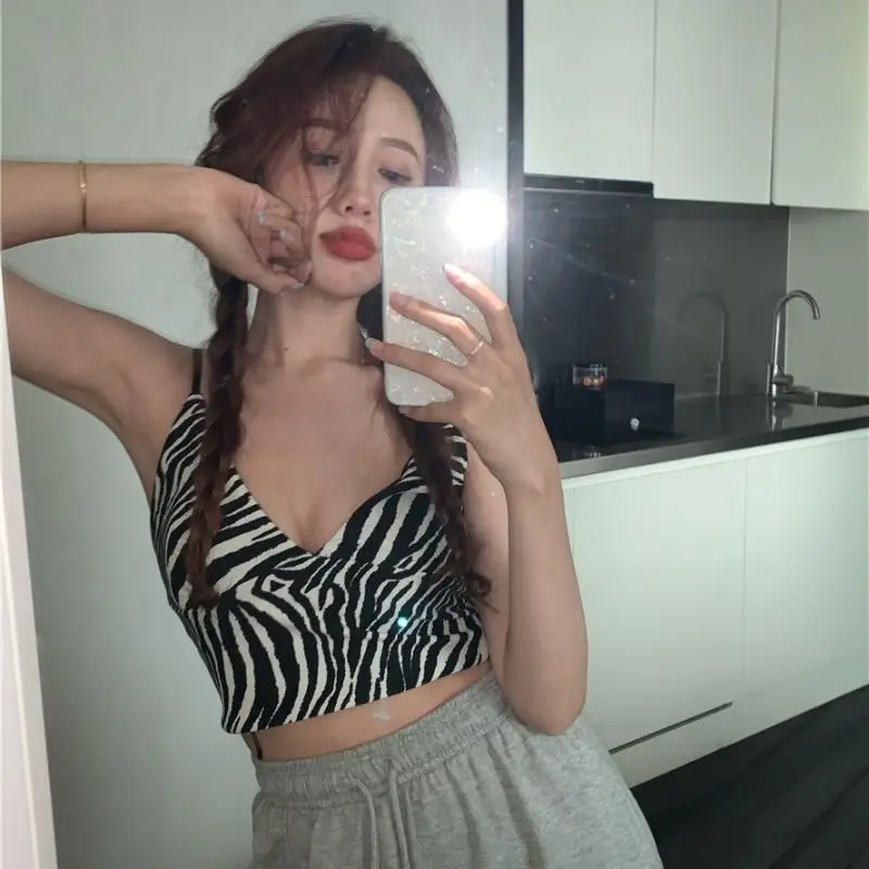 Zebra pattern suspender wrap chest light proof vest women's summer sexy wear fashion top with short base coat tops for women
Zebra pattern suspender wrap chest light proof vest women's summer sexy wear fashion top with short base coat tops for women