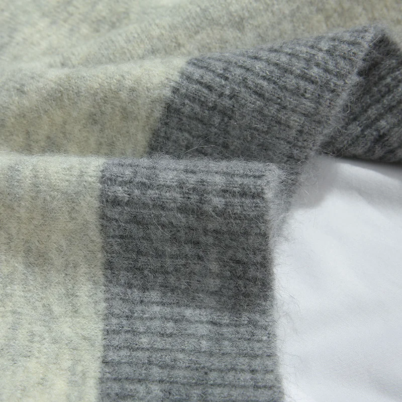 2020Autumn winter clothes men New Cashmere Sweater man Knitted Sweater Fashion Round neck men Loose Sweater Pullover sweater men
2020Autumn winter clothes men New Cashmere Sweater man Knitted Sweater Fashion Round neck men Loose Sweater Pullover sweater men