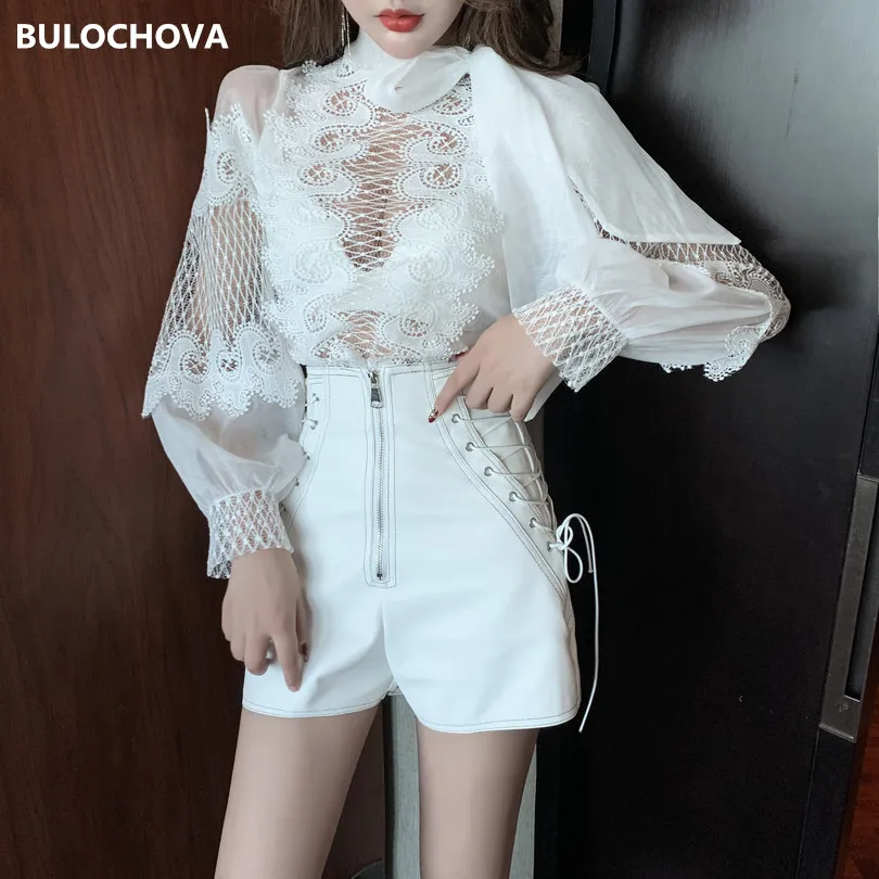 Женский Дизайнерский Костюм BULOCHOVA, комплект из двух предметов: кружевной топ с рукавами-фонариками и шорты на молнии из ПУ кожи, весна 2022
Женский Дизайнерский Костюм BULOCHOVA, комплект из двух предметов: кружевной топ с рукавами-фонариками и шорты на молнии из ПУ кожи, весна 2022