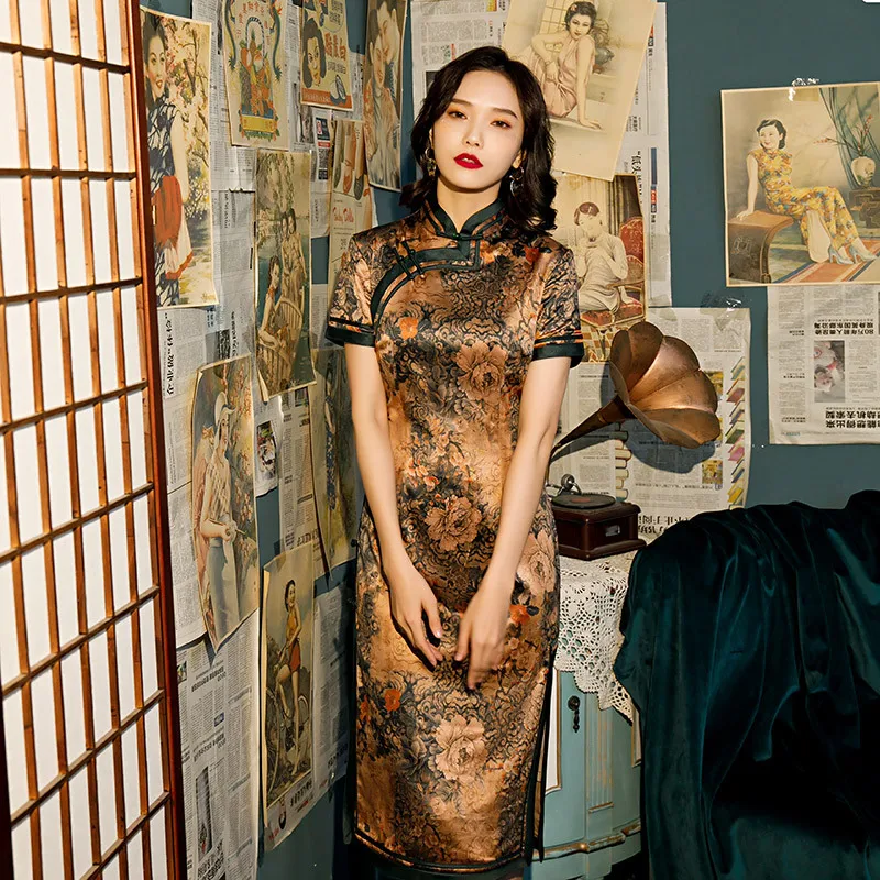 Spring Summer Short Sleeve Broadside Cheongsam Female Ice Silk Chinese Printed Qipao Elegant Traditional Clothing Oversize 4XL
Spring Summer Short Sleeve Broadside Cheongsam Female Ice Silk Chinese Printed Qipao Elegant Traditional Clothing Oversize 4XL