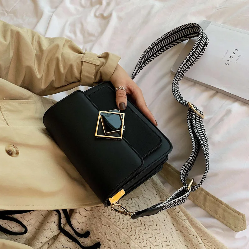 2021 Luxury Women Handbag Leather Female Simple Small Cross Body Bags Single Shoulder Wide Strap Special Lock Hand Bags Designer
2021 Luxury Women Handbag Leather Female Simple Small Cross Body Bags Single Shoulder Wide Strap Special Lock Hand Bags Designer