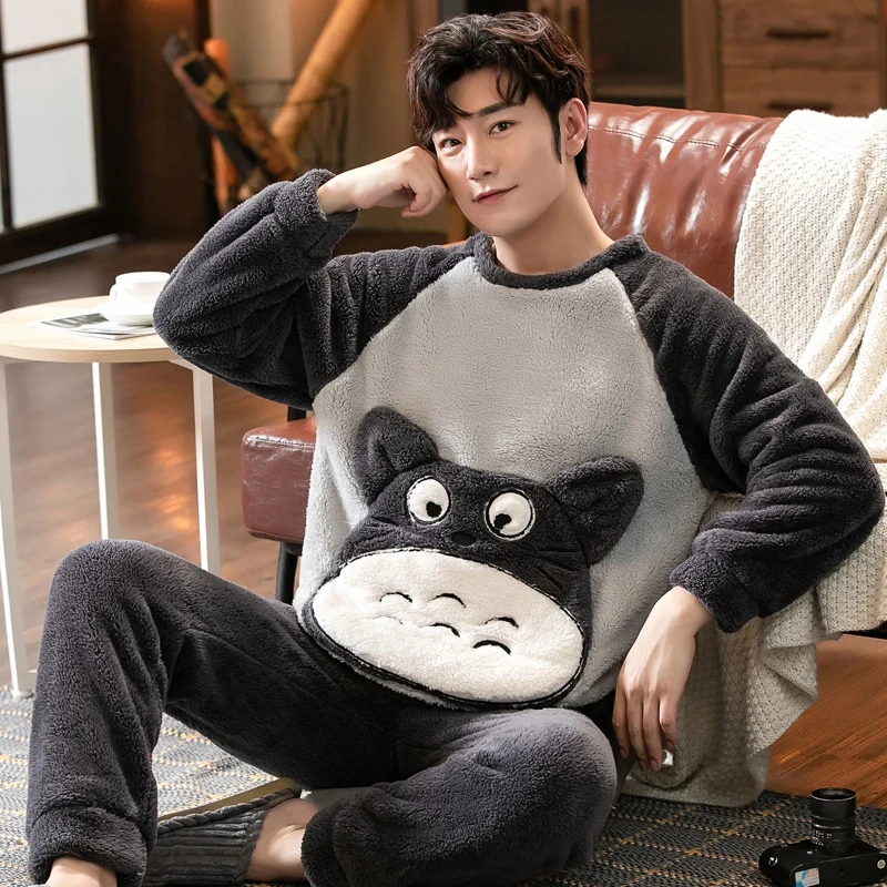 2021 Winter Long Sleeve Thick Warm Flannel Pajama Set for Men Cute Cartoon Totoro Coral Velvet Sleepwear Pyjama Homewear Clothes 
2021 Winter Long Sleeve Thick Warm Flannel Pajama Set for Men Cute Cartoon Totoro Coral Velvet Sleepwear Pyjama Homewear Clothes