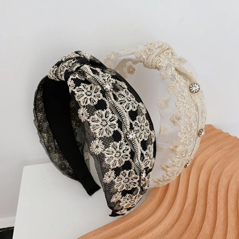 2021 New Fashion Women Headband Wide Side Lace Pearls Hairband Fresh Star Flower Turban Middle Knot Casual Hair Accessories
2021 New Fashion Women Headband Wide Side Lace Pearls Hairband Fresh Star Flower Turban Middle Knot Casual Hair Accessories