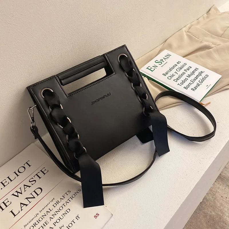 Fashion Ribbons Handbag Bag Women's All-match Shoulder Crossbody Bag Retro Chain Square Sling Bag Rivet Bag
Fashion Ribbons Handbag Bag Women's All-match Shoulder Crossbody Bag Retro Chain Square Sling Bag Rivet Bag