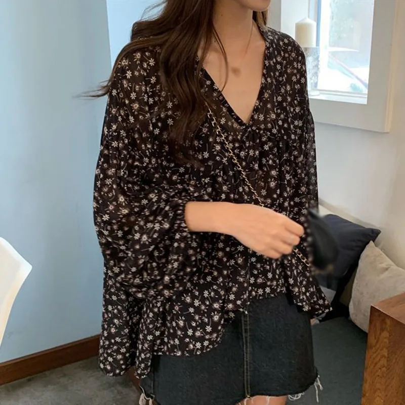 Women Floral Long-sleeved Chiffon Shirt Autumn Sweet Simple Thin V-neck Loose Wild Temperament Blouse and Tops
Women Floral Long-sleeved Chiffon Shirt Autumn Sweet Simple Thin V-neck Loose Wild Temperament Blouse and Tops