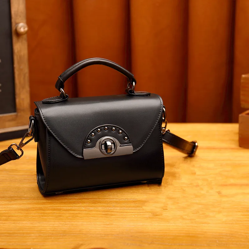 2020 New Louis Women's Fashion Vintage Temperament Shoulder Bag Elegant Flap Crossbody Bag Handbag Casual Bag Genuine Leather
2020 New Louis Women's Fashion Vintage Temperament Shoulder Bag Elegant Flap Crossbody Bag Handbag Casual Bag Genuine Leather