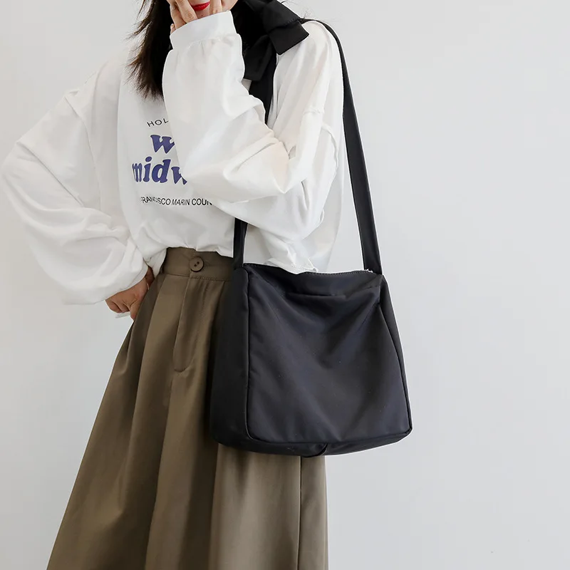 Korean Canvas Crossbody Bag for Women 2021 Nylon Cloth Female Shoulder Shopping Bag Cute Bear Pendant Student Handbags Fashion
Korean Canvas Crossbody Bag for Women 2021 Nylon Cloth Female Shoulder Shopping Bag Cute Bear Pendant Student Handbags Fashion