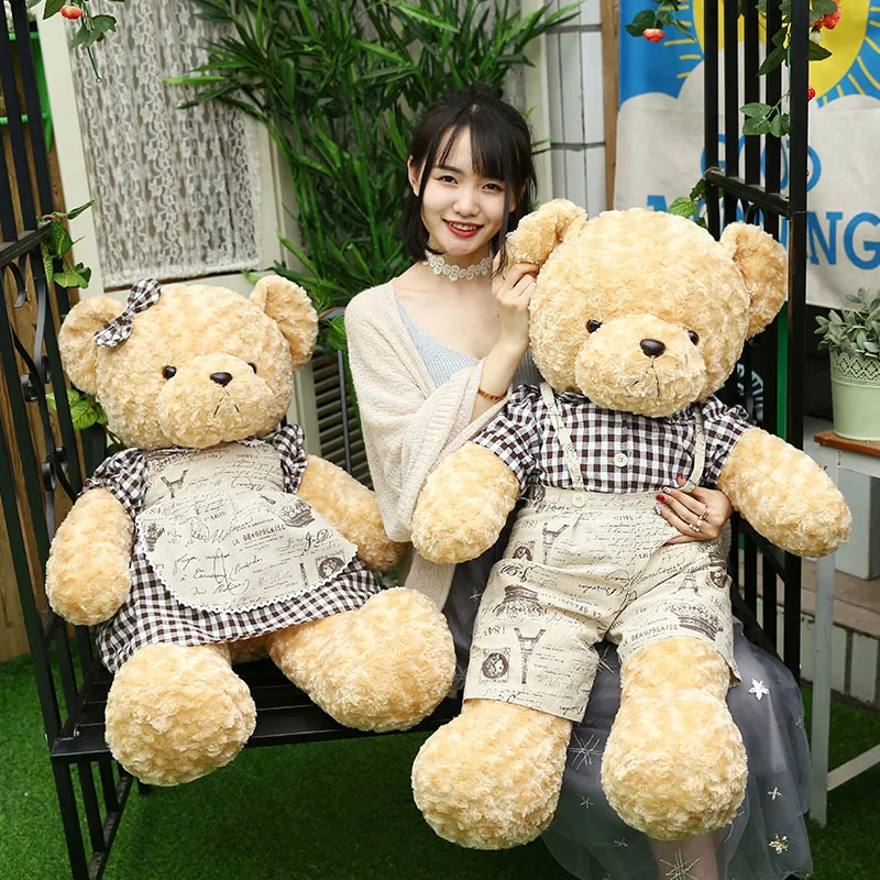 Vibrato cute teddy bear doll net red retro couple plush toy sleeping pillow big bear girl doll sofa decoration
Vibrato cute teddy bear doll net red retro couple plush toy sleeping pillow big bear girl doll sofa decoration