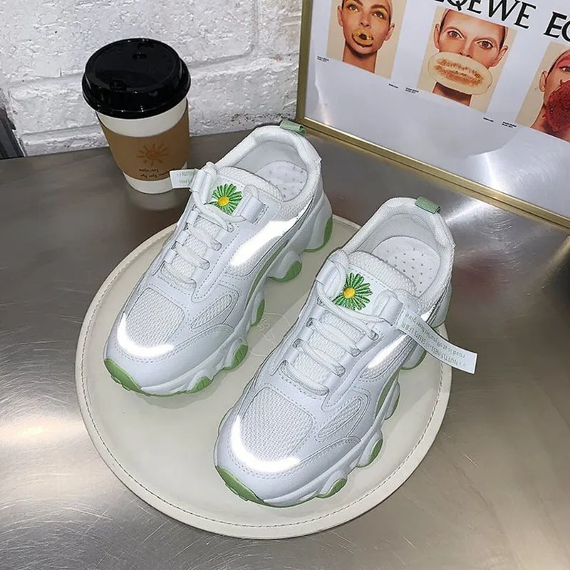 Women's Vulcanized Shoes Lady Cute White Daisy Sneakers Women's Lace-up Mesh Breathable Wave Bottom Non-slip Running Shoes
Women's Vulcanized Shoes Lady Cute White Daisy Sneakers Women's Lace-up Mesh Breathable Wave Bottom Non-slip Running Shoes