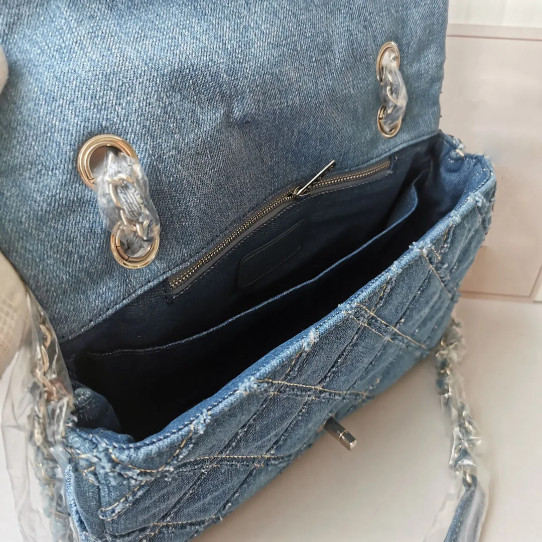 With Logo Convenience Practical Multiple Compartments Lozenge Denim Fashion High Quality Simplicity Chain Messenger bag
With Logo Convenience Practical Multiple Compartments Lozenge Denim Fashion High Quality Simplicity Chain Messenger bag