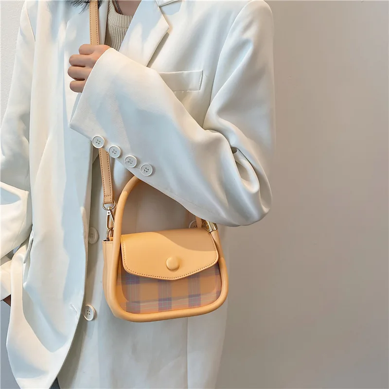 Осенне-зимняя трендовая контрастная женская сумка, лидер продаж 2021, новая модная сумка-мессенджер на одно плечо, подходящая ко всему женска...
Осенне-зимняя трендовая контрастная женская сумка, лидер продаж 2021, новая модная сумка-мессенджер на одно плечо, подходящая ко всему женска...