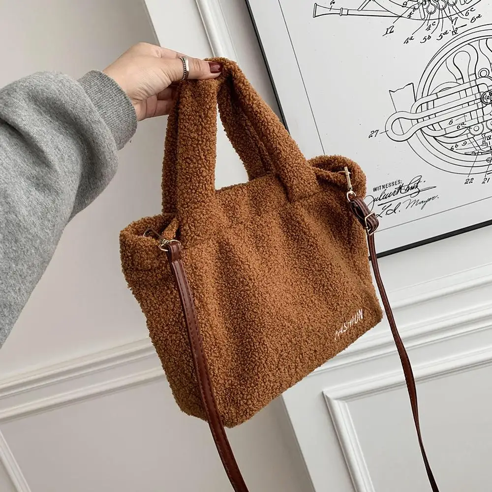 2021 Fashion Women Soft Plush Crossbody Solid Color Large Capacity Tote Bag Female Fluffy Hand Bags Warm Fur Messenger Bags
2021 Fashion Women Soft Plush Crossbody Solid Color Large Capacity Tote Bag Female Fluffy Hand Bags Warm Fur Messenger Bags