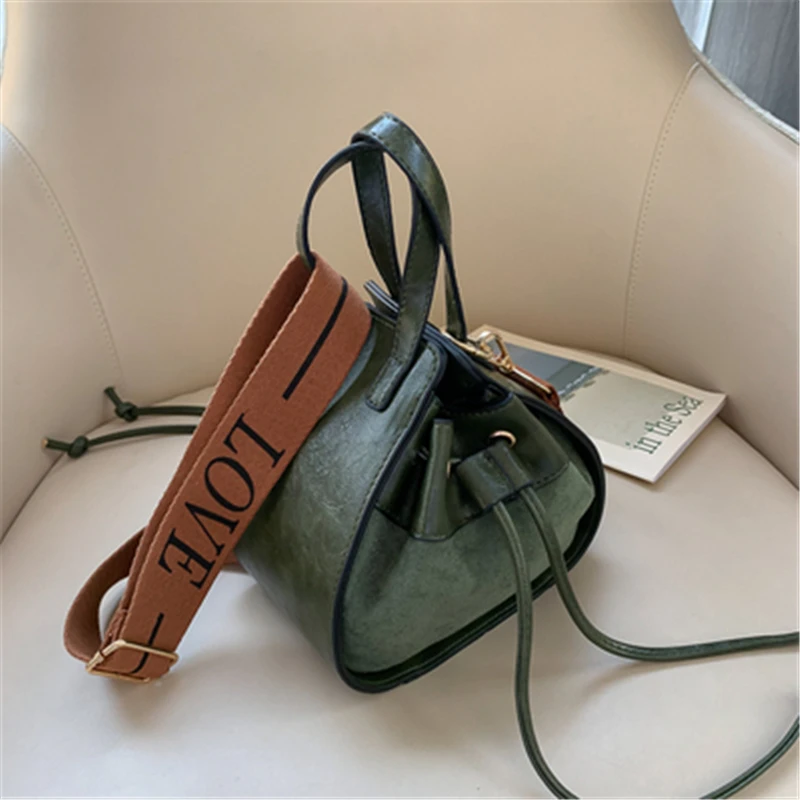 2020 Leather Bucket Bag Casual High Quality Crossbody Bags For Women Designer Handbags Luxury Bolsa de hombro
2020 Leather Bucket Bag Casual High Quality Crossbody Bags For Women Designer Handbags Luxury Bolsa de hombro
