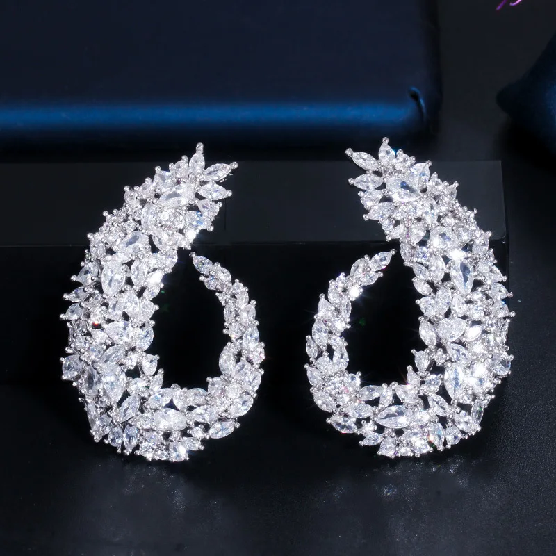 Fashion high-end atmospheric leaf earrings