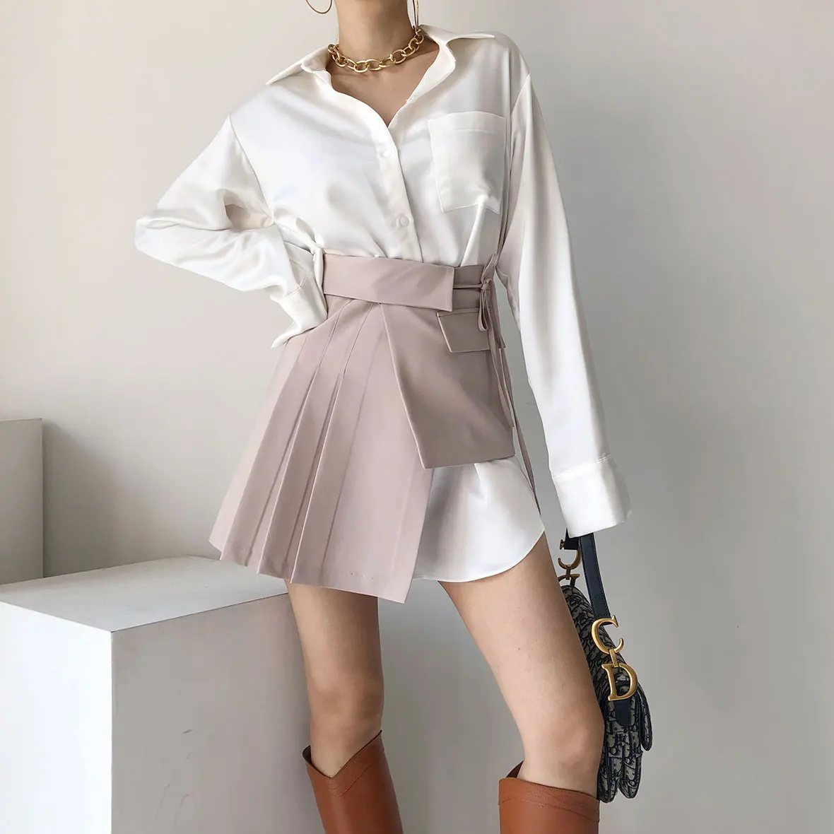 Vintage Casual Elegant Two Piece Set For Women White Lapel Long Sleeve Shirt Dress + High Waist Pleated Mini Skirts Female
Vintage Casual Elegant Two Piece Set For Women White Lapel Long Sleeve Shirt Dress + High Waist Pleated Mini Skirts Female