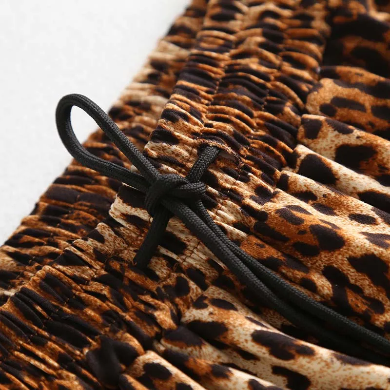 Hot Sale Women Leopard Print Wide Legs Pants High Waist Loose Casual Trousers Fashion Velvet Long Pants 2020 Spring YNZZU YB414
Hot Sale Women Leopard Print Wide Legs Pants High Waist Loose Casual Trousers Fashion Velvet Long Pants 2020 Spring YNZZU YB414