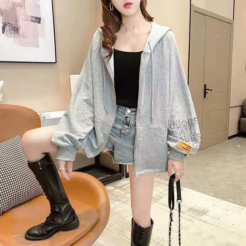 Женская толстовка с капюшоном и надписью, свободного покроя
Женская толстовка с капюшоном и надписью, свободного покроя