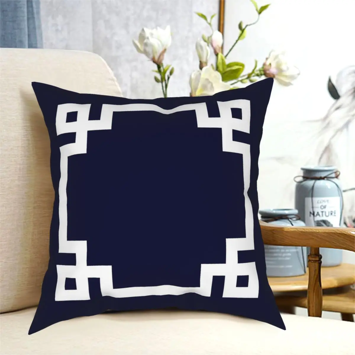 Греческий Ключ, квадратный, белый на темно-синей подушке, чехол из полиэстера, с принтом, декоративный чехол для кровати
Греческий Ключ, квадратный, белый на темно-синей подушке, чехол из полиэстера, с принтом, декоративный чехол для кровати