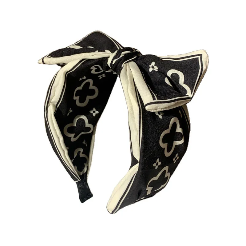 Korean version of the big bow headband female cute simple wide-brimmed face small headband out pressure hair hole hairpin
Korean version of the big bow headband female cute simple wide-brimmed face small headband out pressure hair hole hairpin