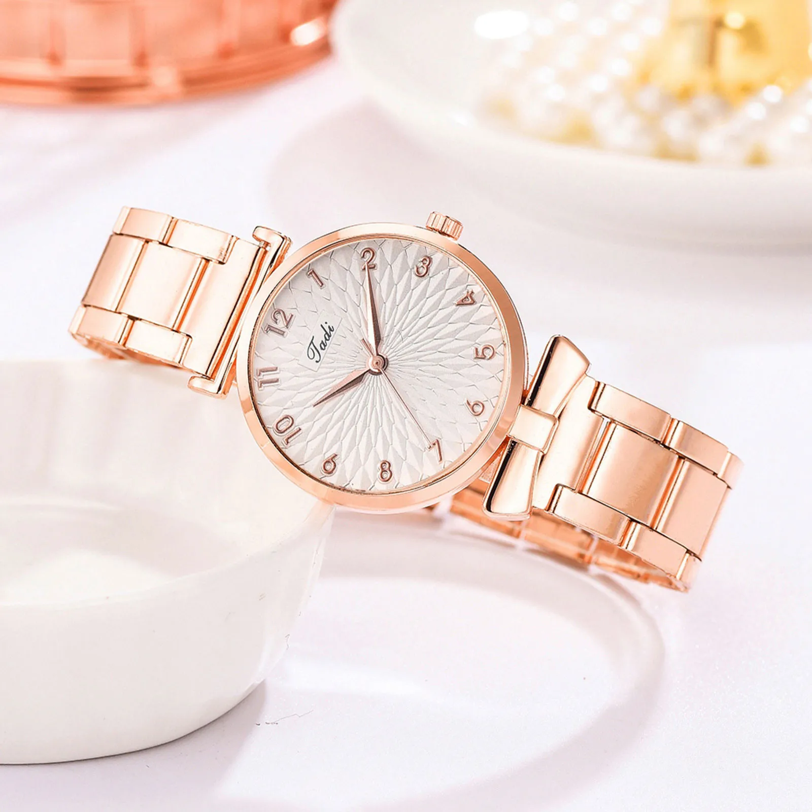 2-piece Set Watche Bracelet Suit Women's Fashion Casual Style Diamon Alloy Quartz Watch For Girl's Birthday Present
2-piece Set Watche Bracelet Suit Women's Fashion Casual Style Diamon Alloy Quartz Watch For Girl's Birthday Present