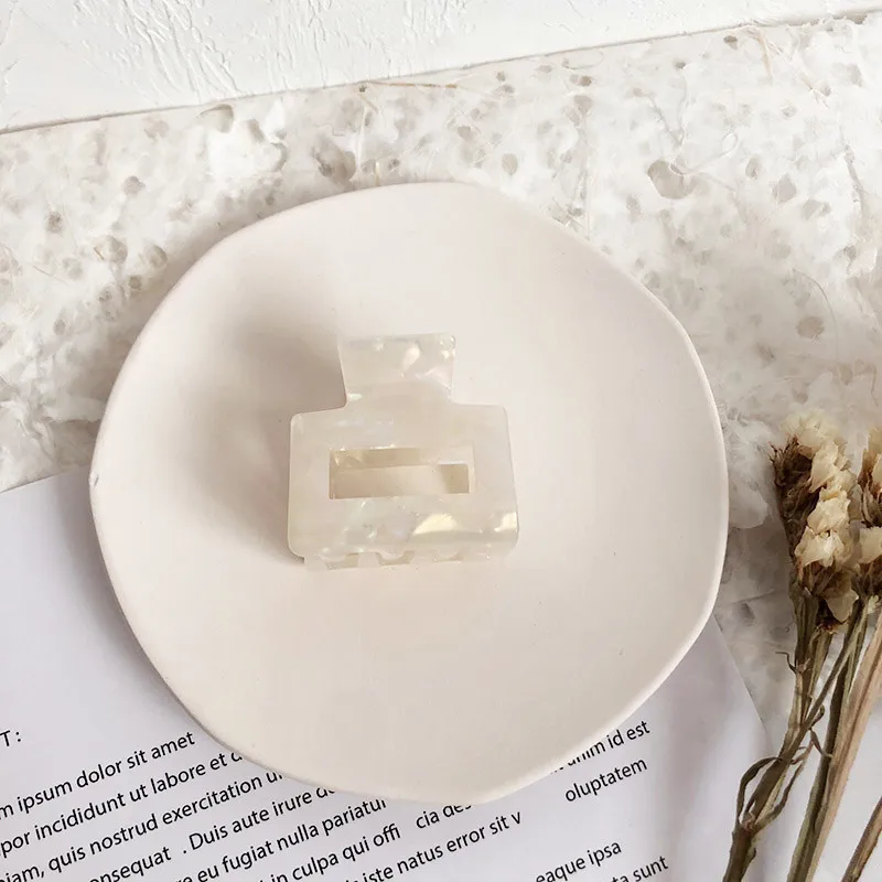 Fashion Solid Color Hair Claws Acetate Fiber Hair Grab Clips Women Korean Hair Accessories for Girls Buckle Bath Ponytail Holder
Fashion Solid Color Hair Claws Acetate Fiber Hair Grab Clips Women Korean Hair Accessories for Girls Buckle Bath Ponytail Holder